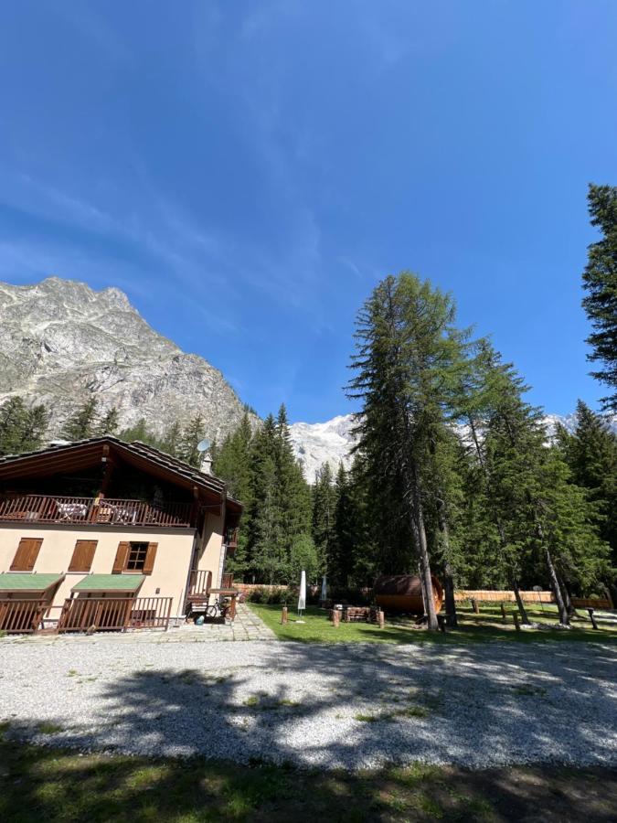Wildhomes Wild Wolf Lodge Courmayeur Bagian luar foto