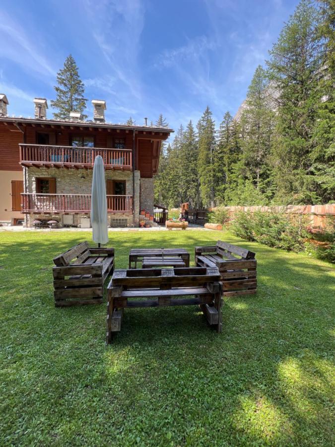 Wildhomes Wild Wolf Lodge Courmayeur Bagian luar foto